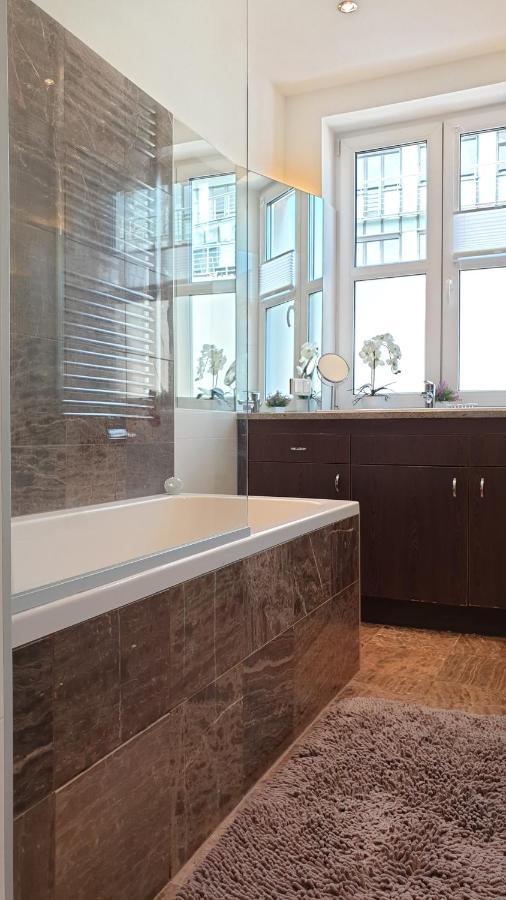 Wonderful 2-bedroom Belvedere Apartment